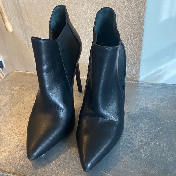 Saint Laurent Paris Chelsea Boots - Picture 3 of 16